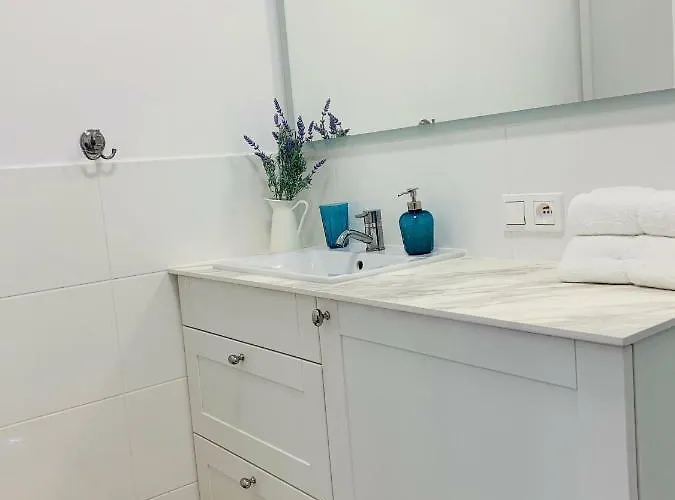 Hilltom By The Sea * 로비